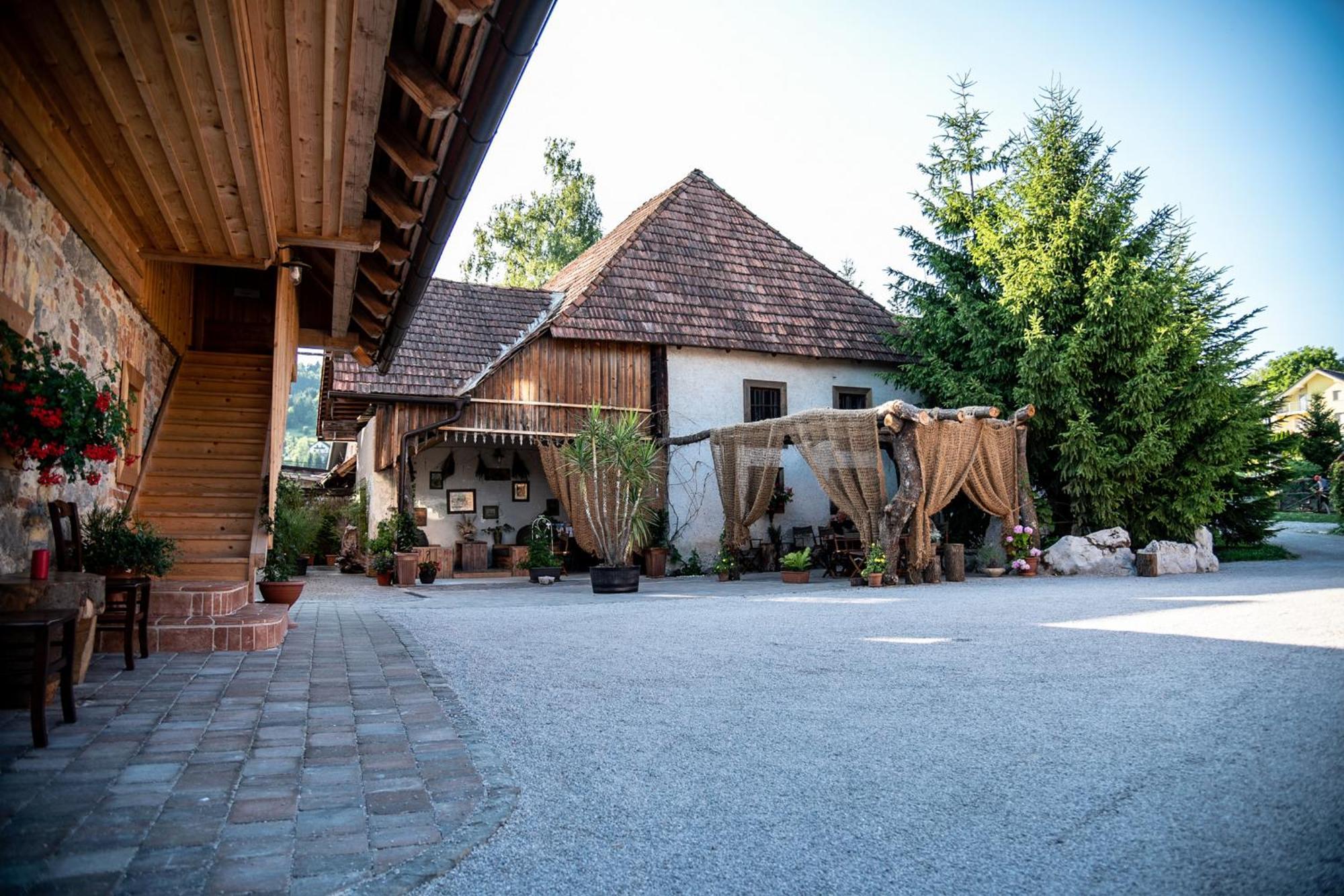 Resort Hisa Ida - Apartments With Hot Tub And Sauna イヴァンチュナ・ゴリツァ エクステリア 写真