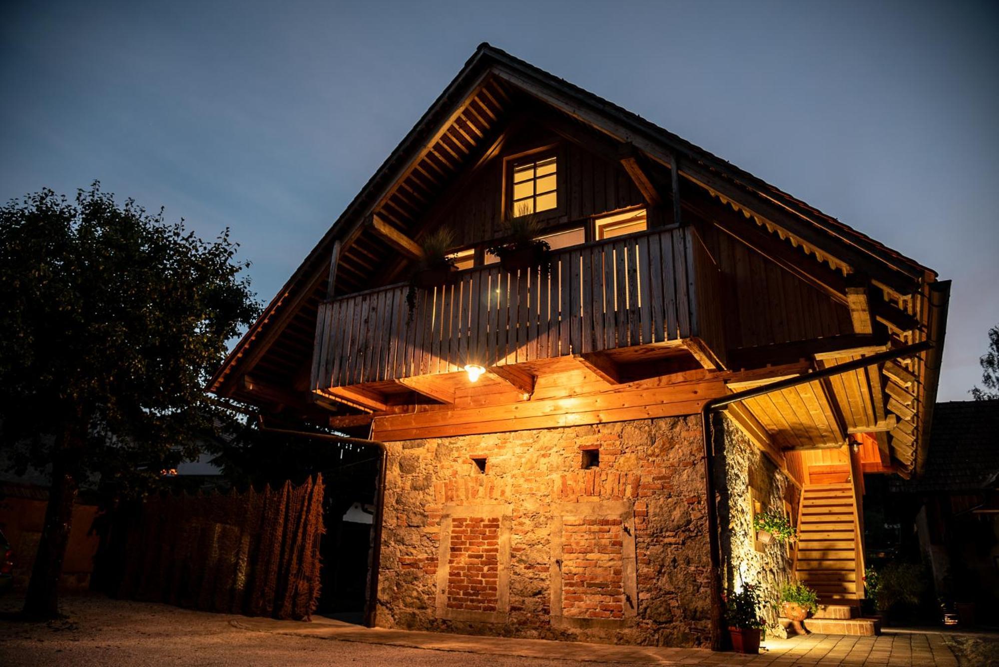 Resort Hisa Ida - Apartments With Hot Tub And Sauna イヴァンチュナ・ゴリツァ エクステリア 写真